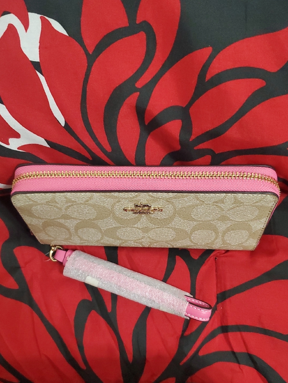 Coach Beige Signature Zip Wallet with Pink Trim and Wristlet - Picture 3 of 7